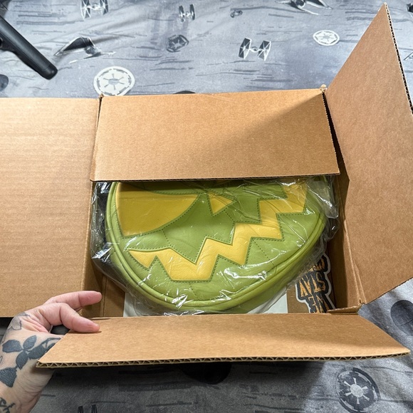 NWOT LOVE PAIN STITCHES MEANIE CROSSBODY W/SPECIAL LINER - Picture 7 of 7